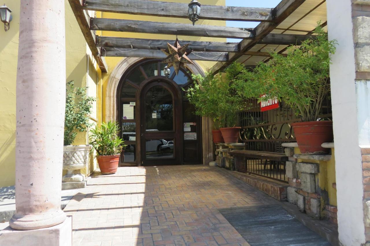 Hotel Huizache Saltillo Extérieur photo