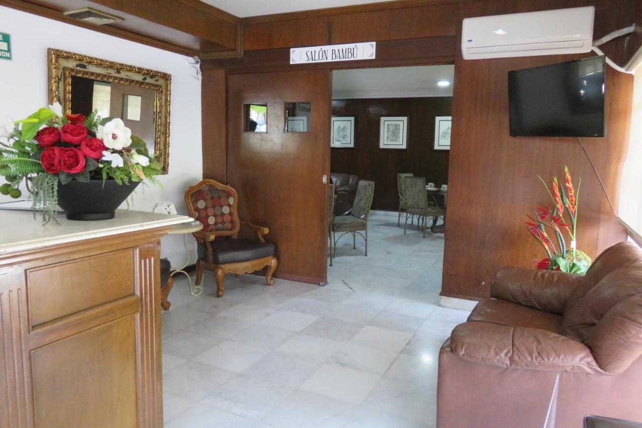 Hotel Huizache Saltillo Extérieur photo